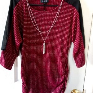 NWOT Women's Beautiful Sweater With Attached Necklace
